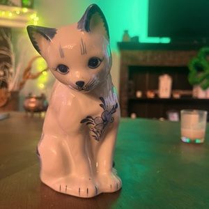 Vintage Delft Kitten